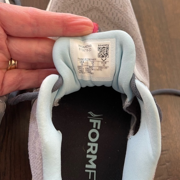 SAUCONY TRIUMPH 19 RUNNING SHOE ALLOY/POWDER - Picture 7 of 9